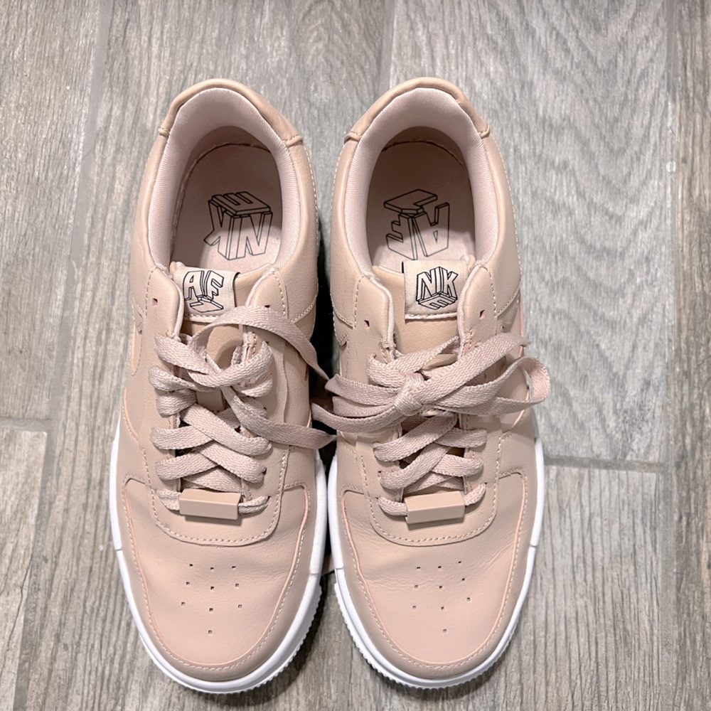 Nike Air Force 1 pixel